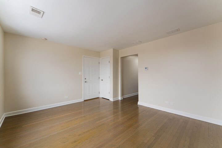 Property Photo: 1826 N 40th Avenue 2 IL 60165