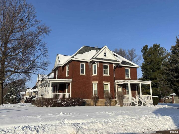Property Photo:  802 4th Street W  IL 61081 