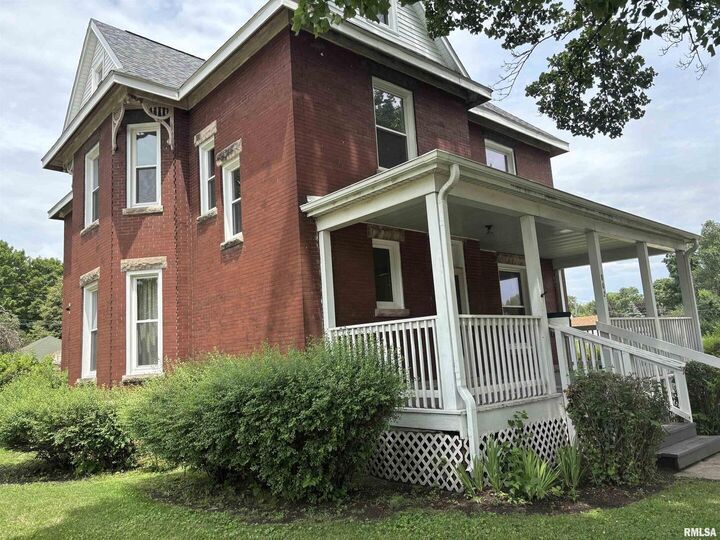 Property Photo:  802 4th Street W  IL 61081 