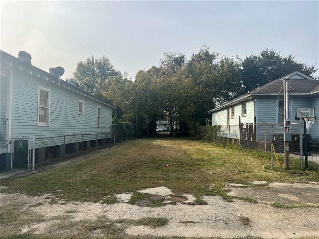 Property Photo:  819-21 Belleville Street  LA 70114 