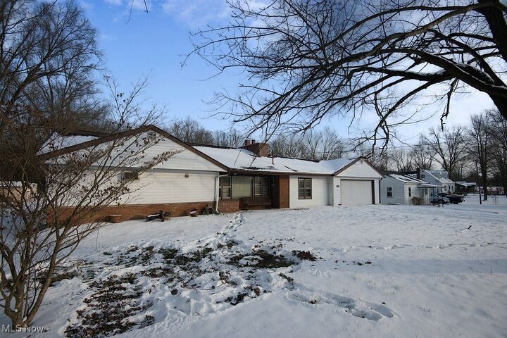 Property Photo: 2129 Austintown Warren Rd OH 44440