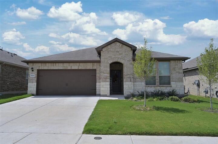 Property Photo:  4524 Fringetree Way  TX 76036 