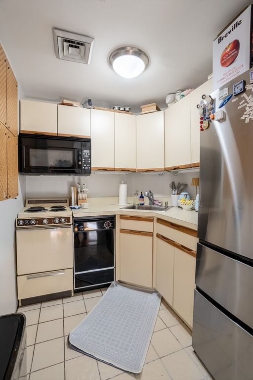Property Photo:  127 Beacon St 32  MA 02116 