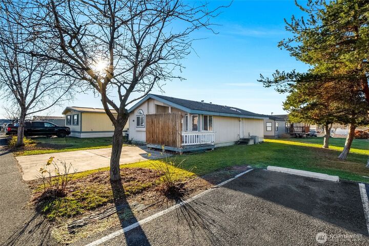 Property Photo:  900 N Grape Drive 17  WA 98837 