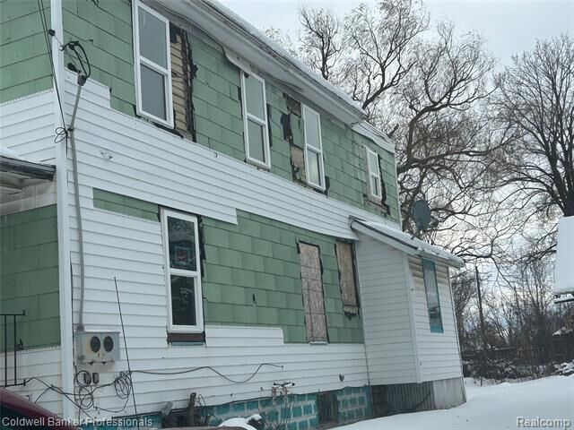 Property Photo:  902 E Stewart Avenue  MI 48505 