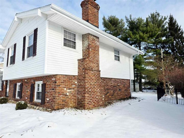 Property Photo:  2301 Parkdale Drive  IN 47374 