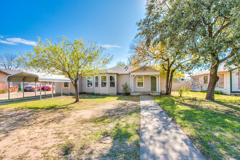 Property Photo:  611 E Ave D  TX 76903 