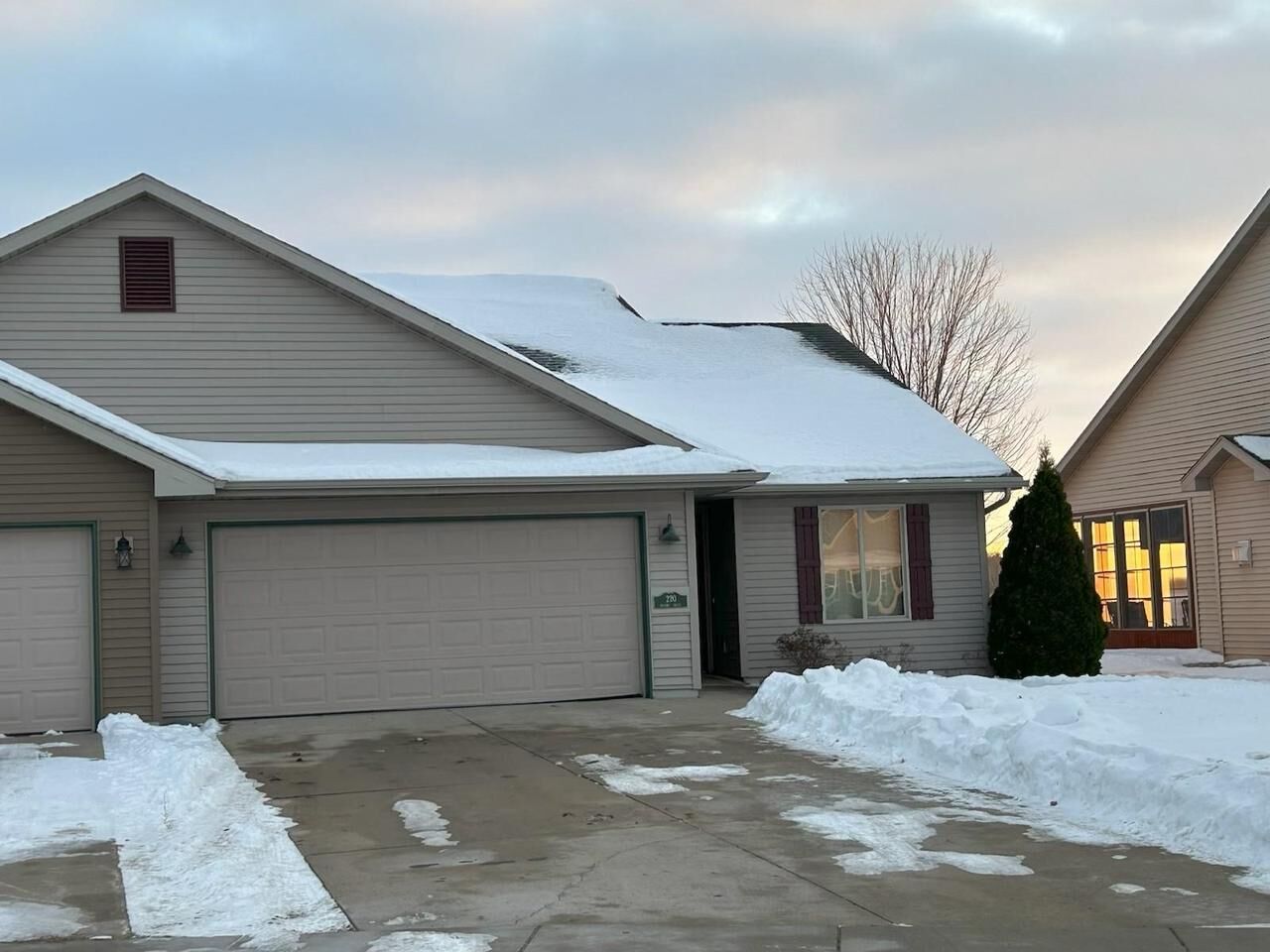 Property Photo:  220 Brooke Drive  WI 54963 