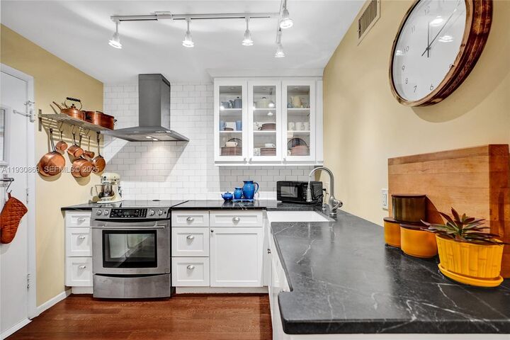 Property Photo:  1901 S Ocean Dr 601  FL 33019 