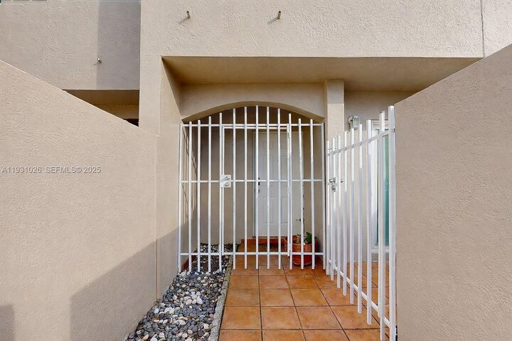 Property Photo: 6279 SW 128th Ct FL 33183