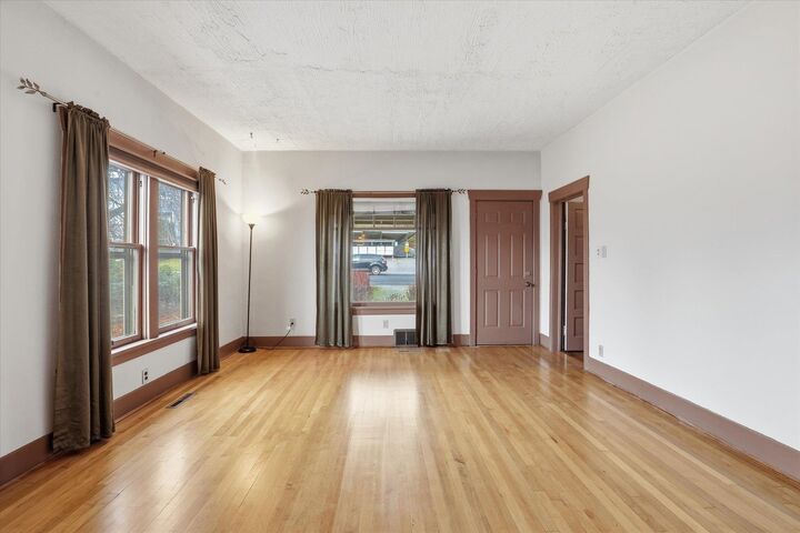 Property Photo: 717 W Cora Ave WA 99205