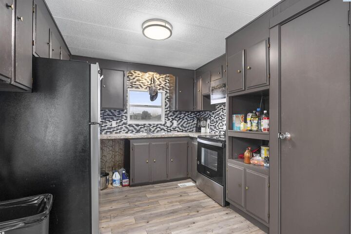 Property Photo:  925 N Elm Ave  WA 99301 