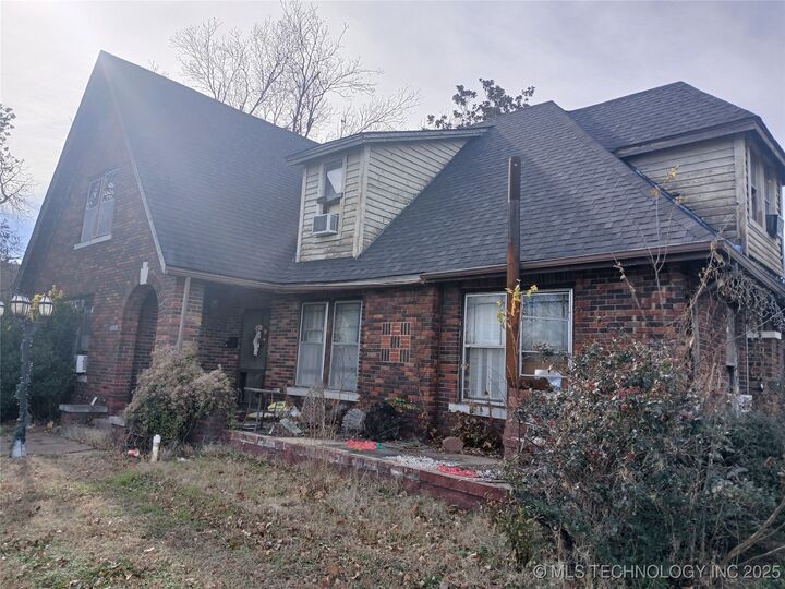 Property Photo:  1101 S Mekusukey Avenue  OK 74884 
