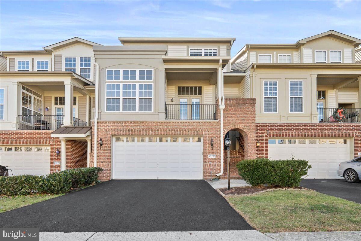 Property Photo:  43277 Tumbletree Terrace  VA 20148 