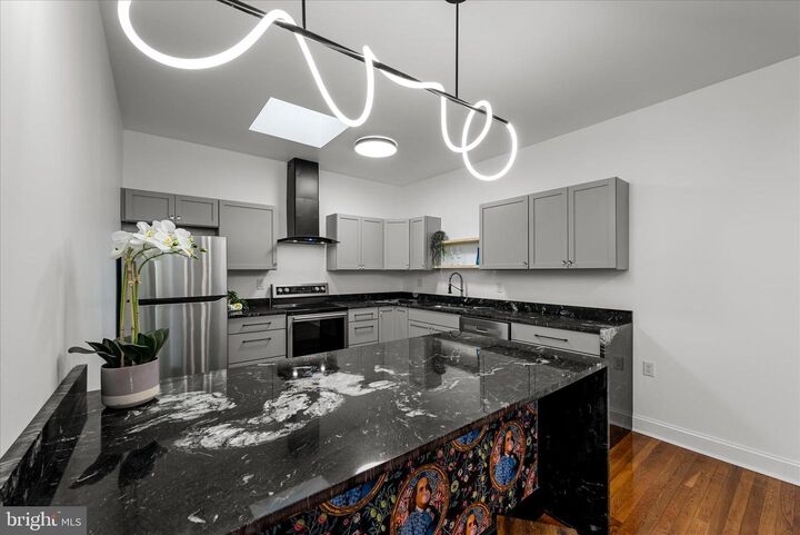 Property Photo:  40 E Piccadilly 2  VA 22601 