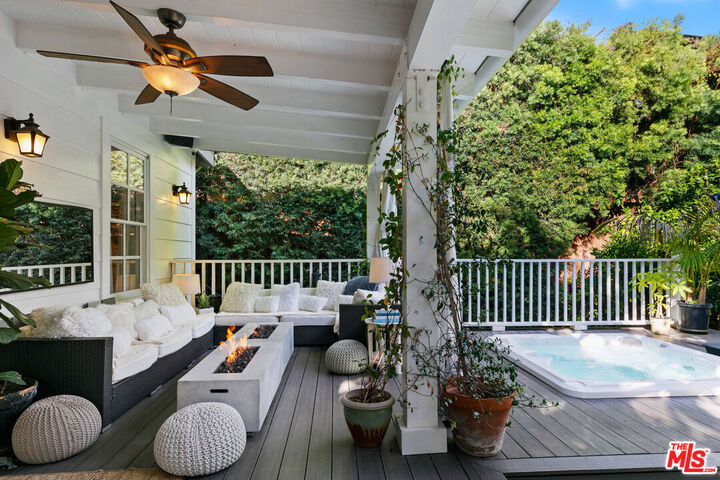 Property Photo:  1762 Nichols Canyon Rd  CA 90046 