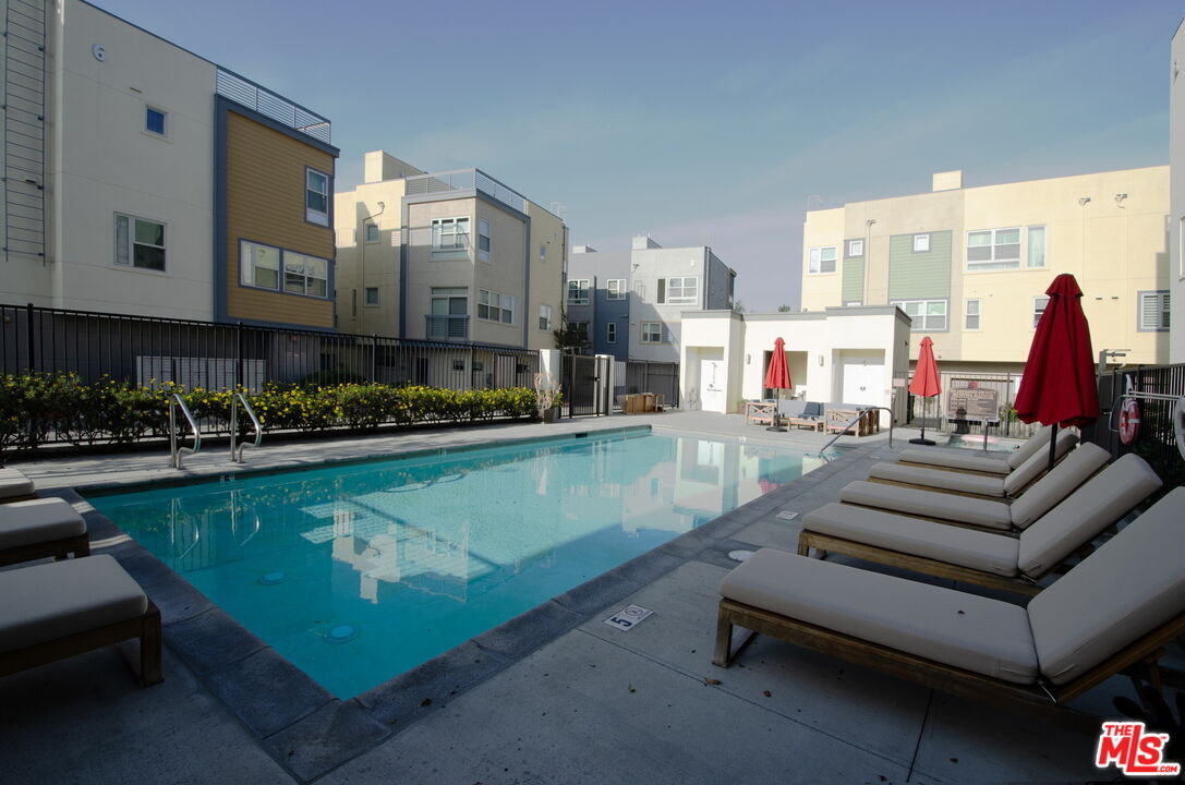 Property Photo:  2753 Waverly Dr  CA 90039 