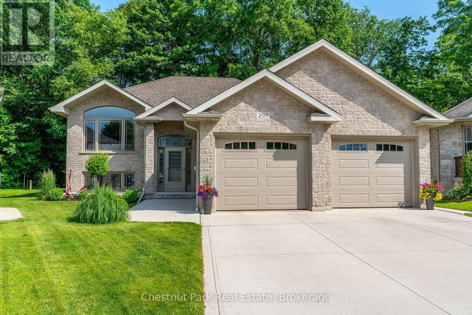 Property Photo:  207 2nd Street West  ON N4K 0A6 