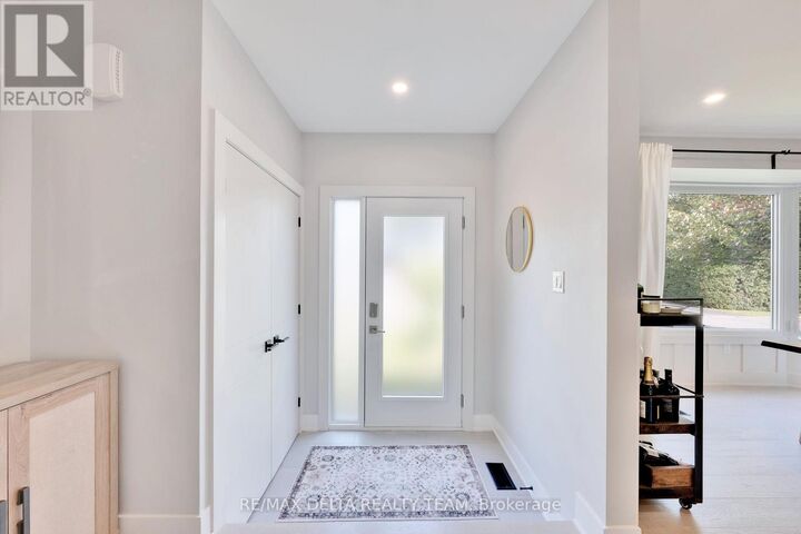 Property Photo:  2556 Gravelle Crescent  ON K1B 3A3 