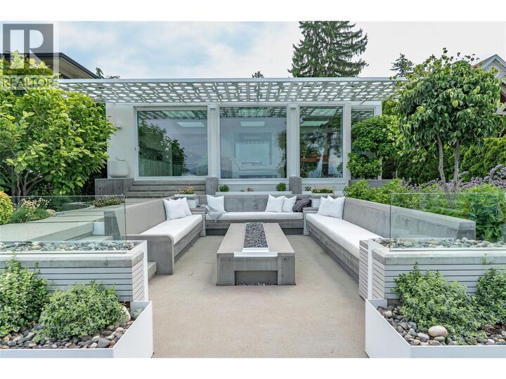 Photo de la propriété:  4110 Lakeshore Road  BC V1W 1V6 