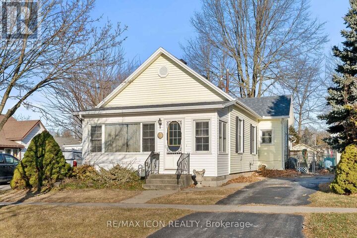 Property Photo:  38 Myrtle Street  ON N9Y 1M3 