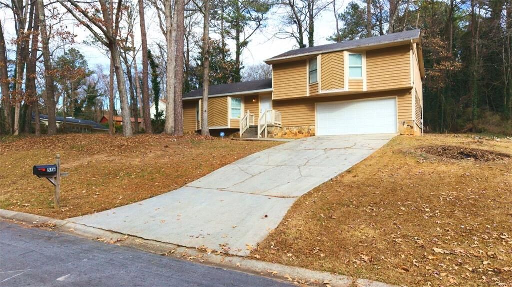 Property Photo:  586 Stonehedge Drive  GA 30087 