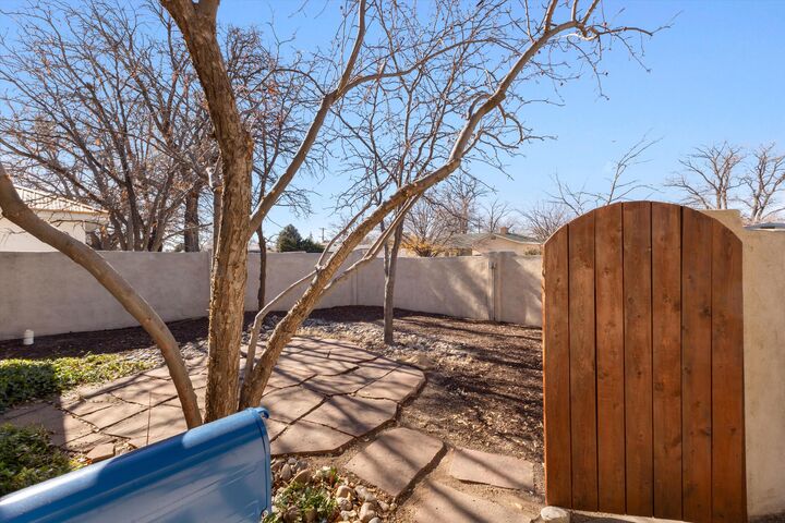 Property Photo:  912 Hermosa Drive NE  NM 87110 