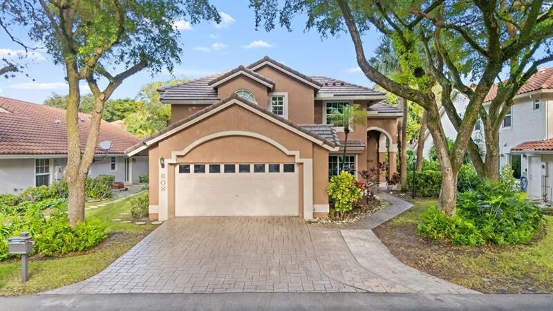 Property Photo:  608 Misty Oaks Ln  FL 33069 