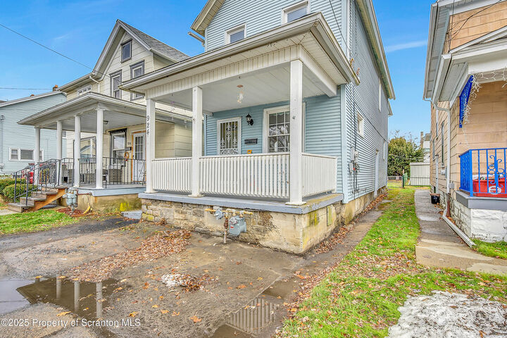 Property Photo:  924 Snyder Avenue  PA 18504 