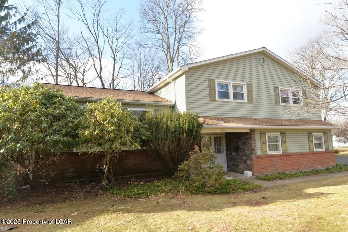 Property Photo:  7 Village Green Circle  PA 18707 