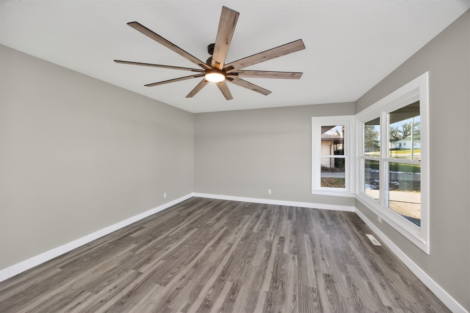 Property Photo:  303 W McKinney Street  IA 50237 