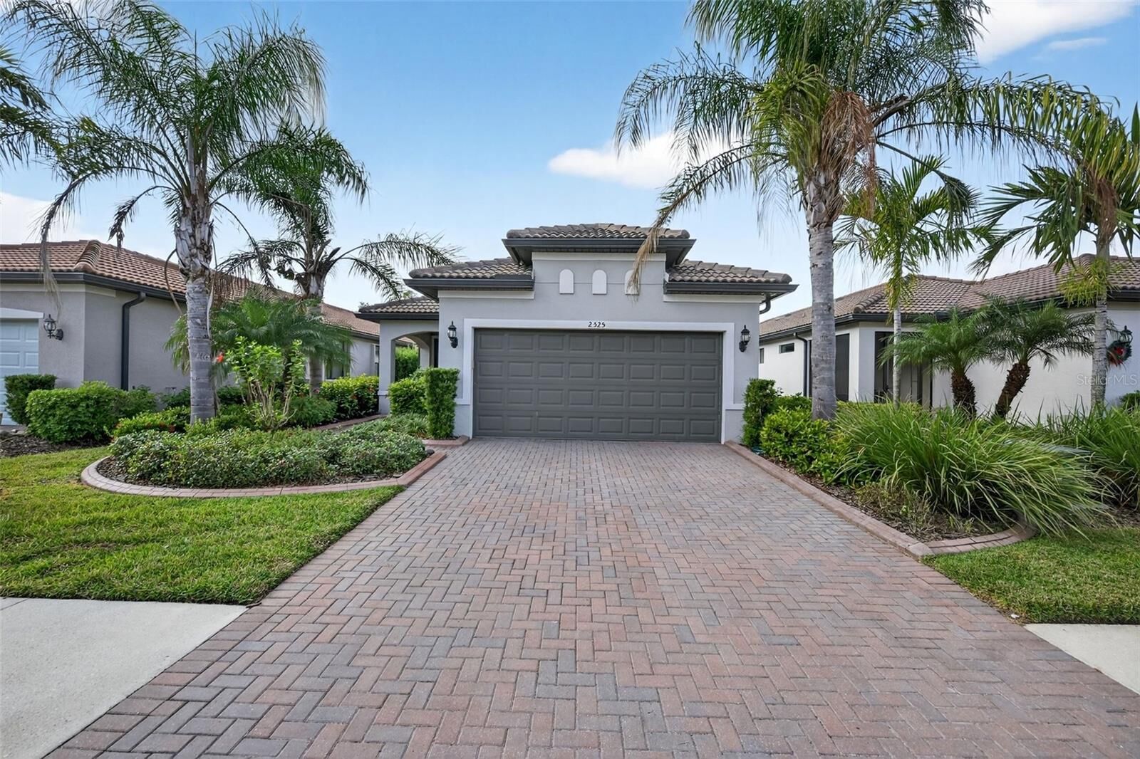 Property Photo:  2525 Daisy Drive  FL 34289 