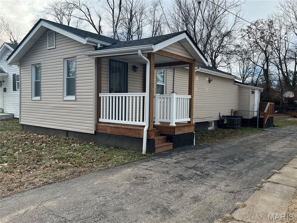 Property Photo:  5707 Helen Avenue  MO 63136 