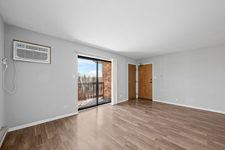 Property Photo:  1324 N Geneva Drive 3B  IL 60074 