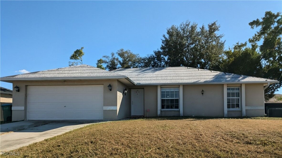 Property Photo:  316 NE 7th Street  FL 33909 