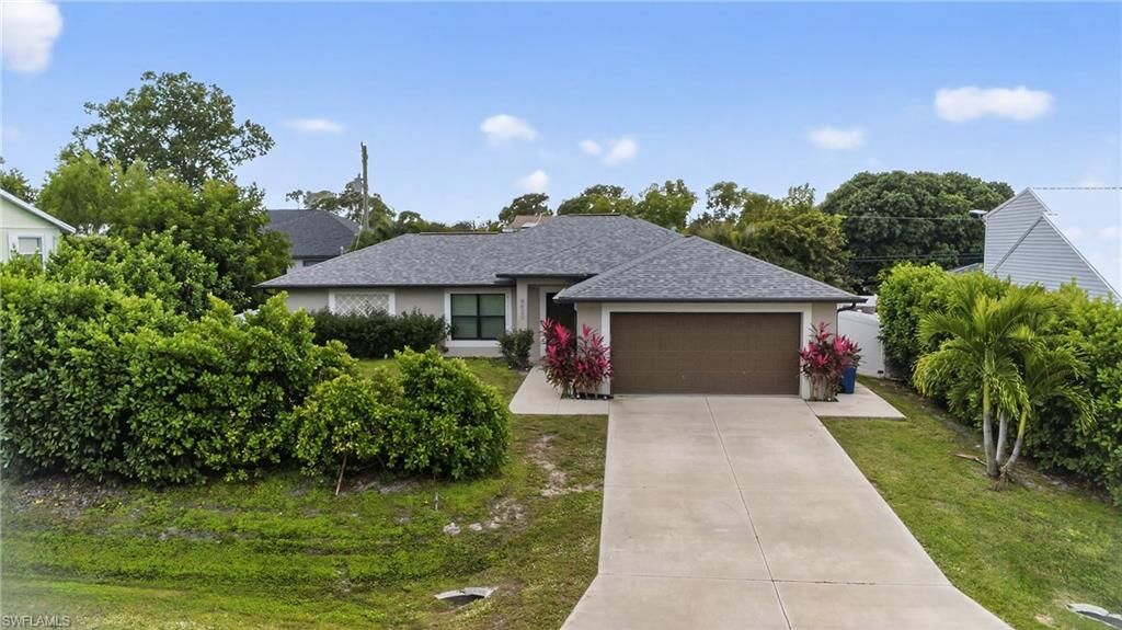 Property Photo:  8422 Cardinal Rd  FL 33967 