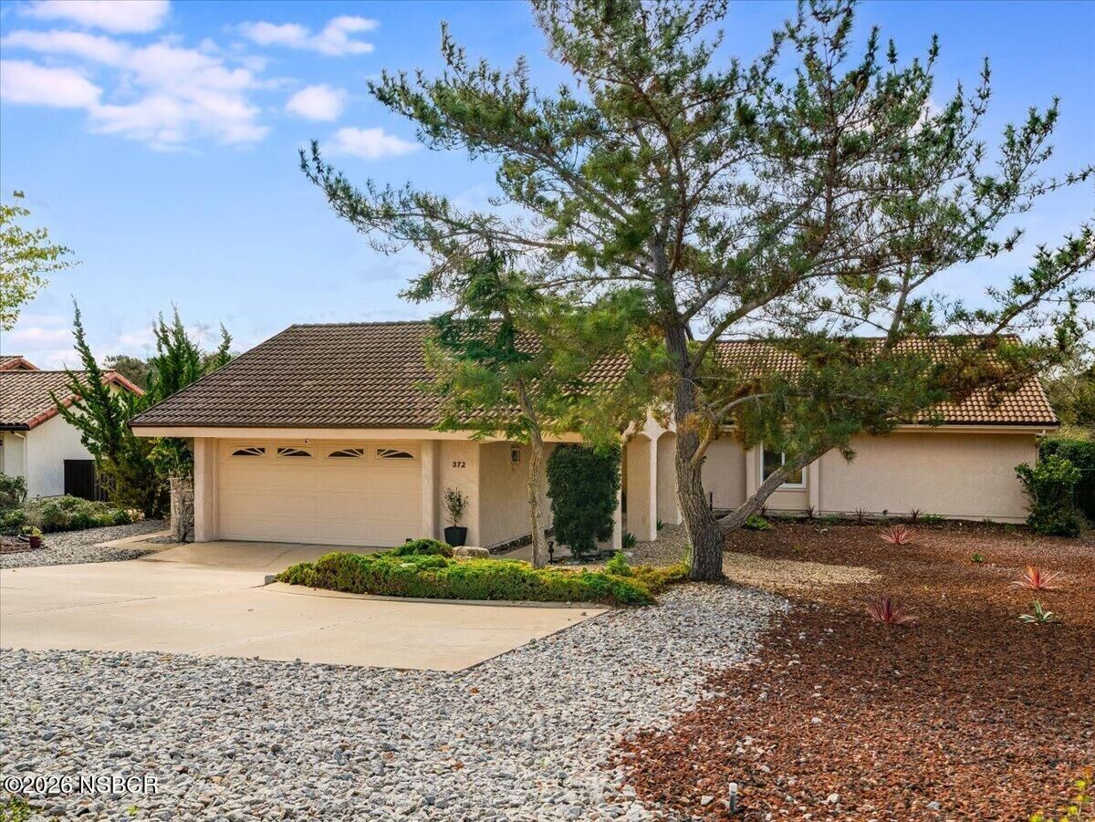 Property Photo: 372 Oak Hill Drive CA 93436
