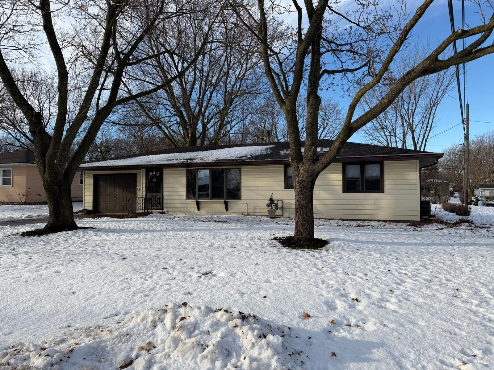 Property Photo: 1006 Rosehill Drive MN 56007