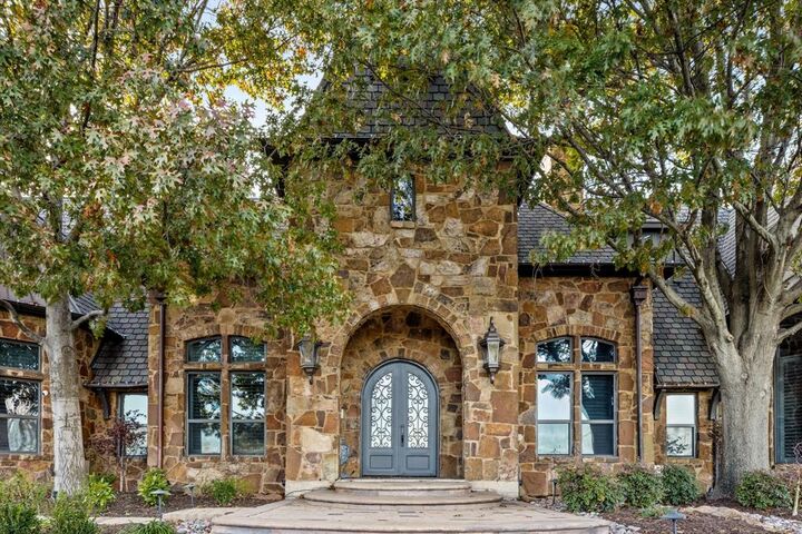 Property Photo:  2656 Twelve Oaks Lane  TX 75078 