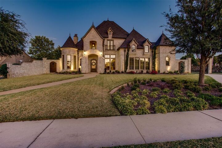 Property Photo:  4901 Rockrimmon Court  TX 76034 