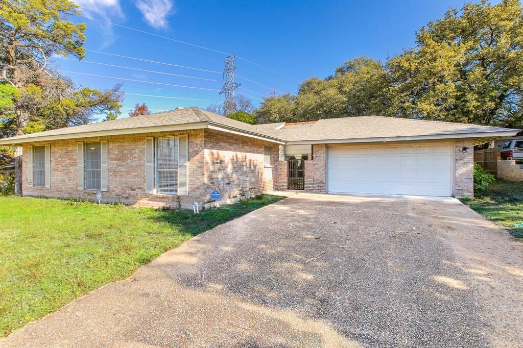 Property Photo: 1009 Rambler Drive TX 76710
