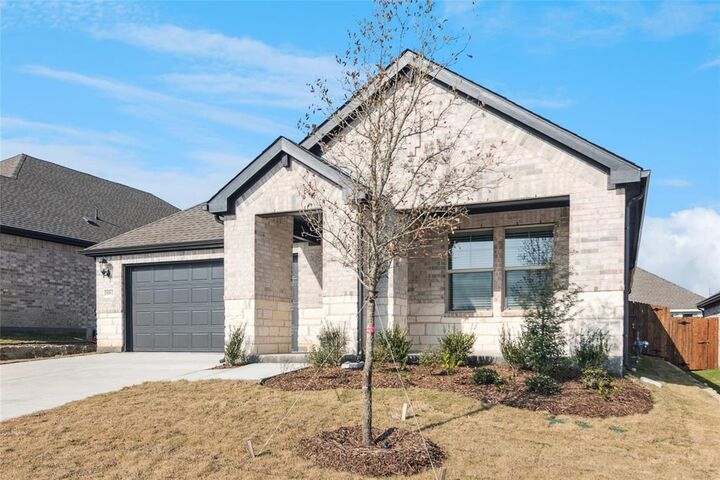 Property Photo:  802 Edgehurst Dr  TX 75071 