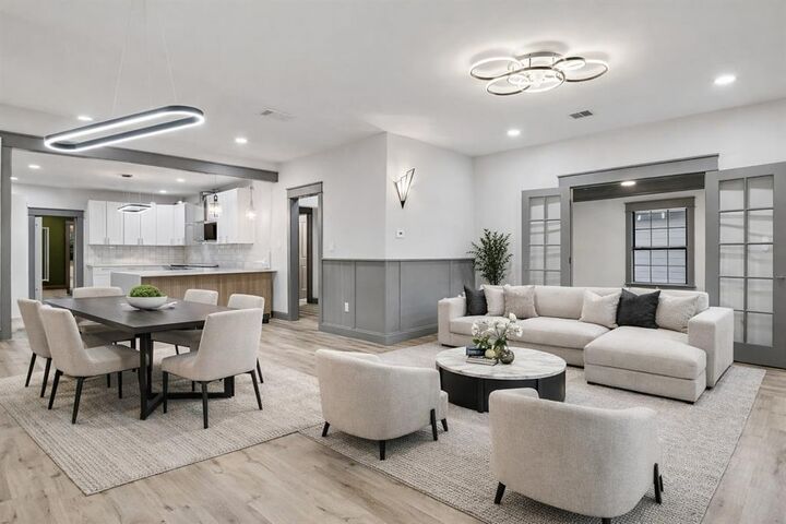 Property Photo: 810 S Montclair Avenue TX 75208