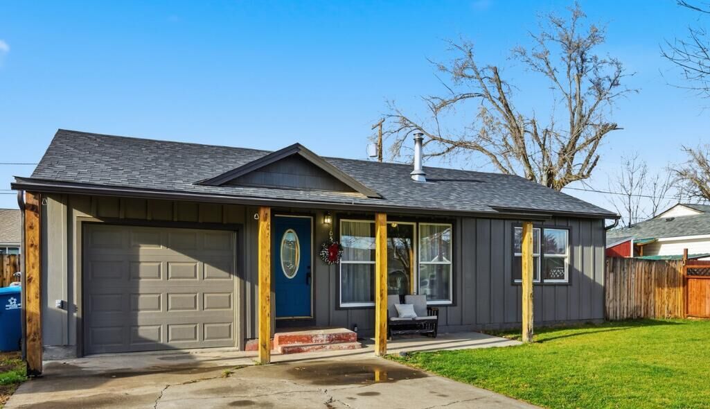 Property Photo:  305 SW Ewen Street  OR 97754 