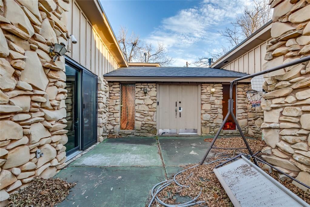 Property Photo: 6300 S Broadway Drive OK 73139