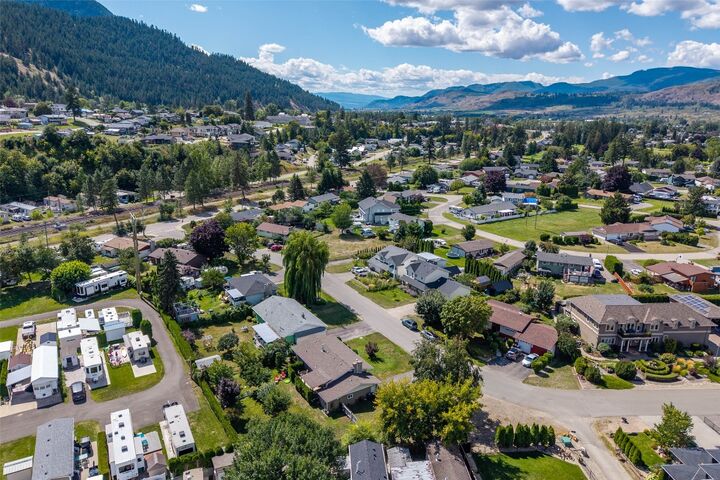 Property Photo:  1110 Second Avenue  BC V0E 1M0 