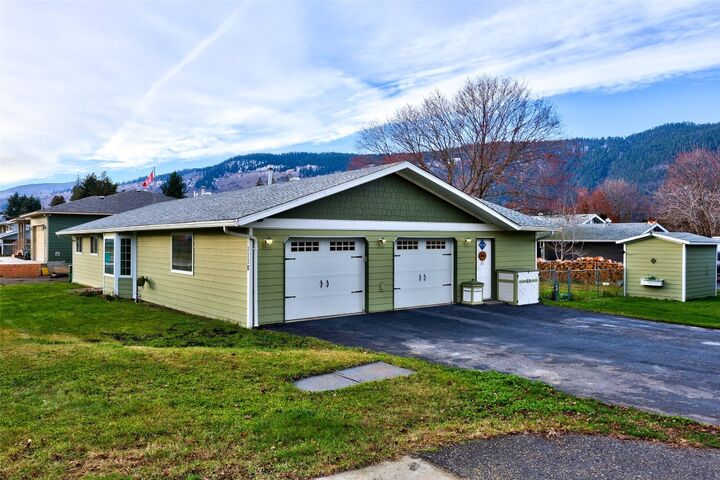 Property Photo:  1110 Second Avenue  BC V0E 1M0 