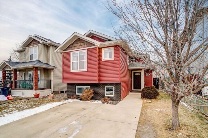 Property Photo:  307 Sundance Drive  AB T0L 0V0 