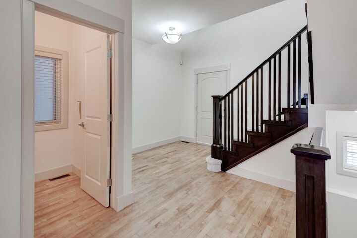 Photo de la propriété:  1410 26A Street SW  AB T3C 1K8 