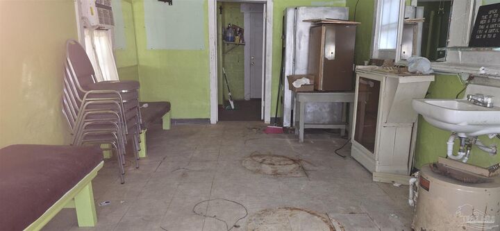 Property Photo:  2809 N Haynes St  FL 32503 